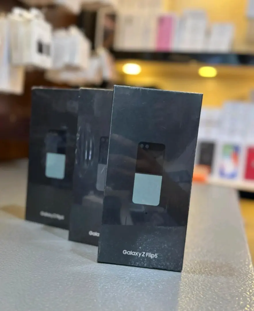 Samsung Galaxy Z Flip 5 256GB (Brand New)