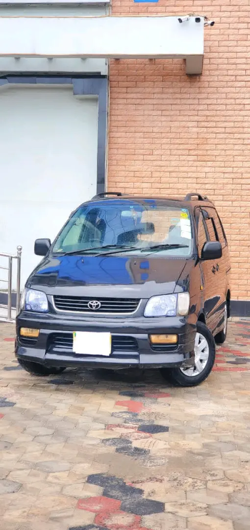 Toyota Noah Road Tour