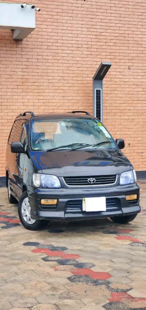 Toyota Noah Road Tour thumbnail 2