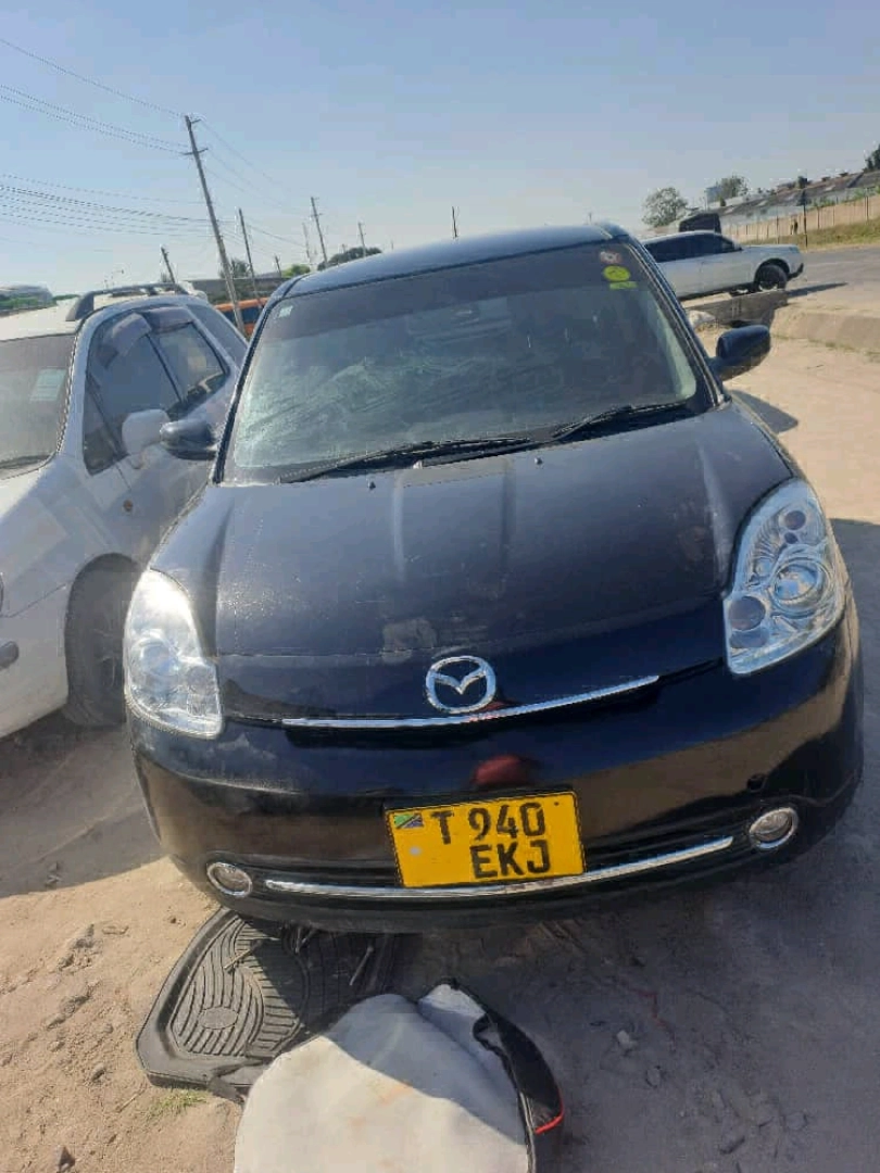 Black Mazda Verisa 1490 CC Automatic