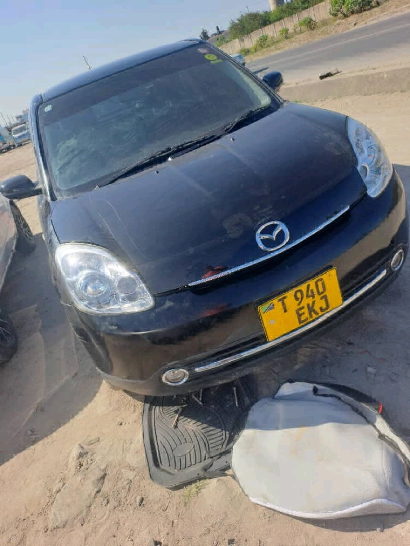 Black Mazda Verisa 1490 CC Automatic thumbnail 4