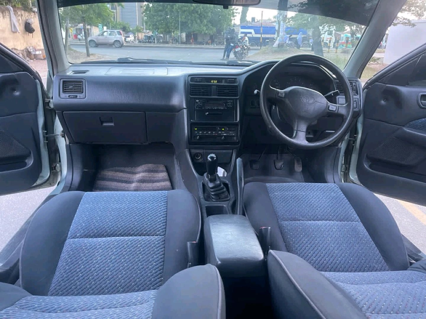 Toyota Carina TI Manual Sedan (DMG) thumbnail 7