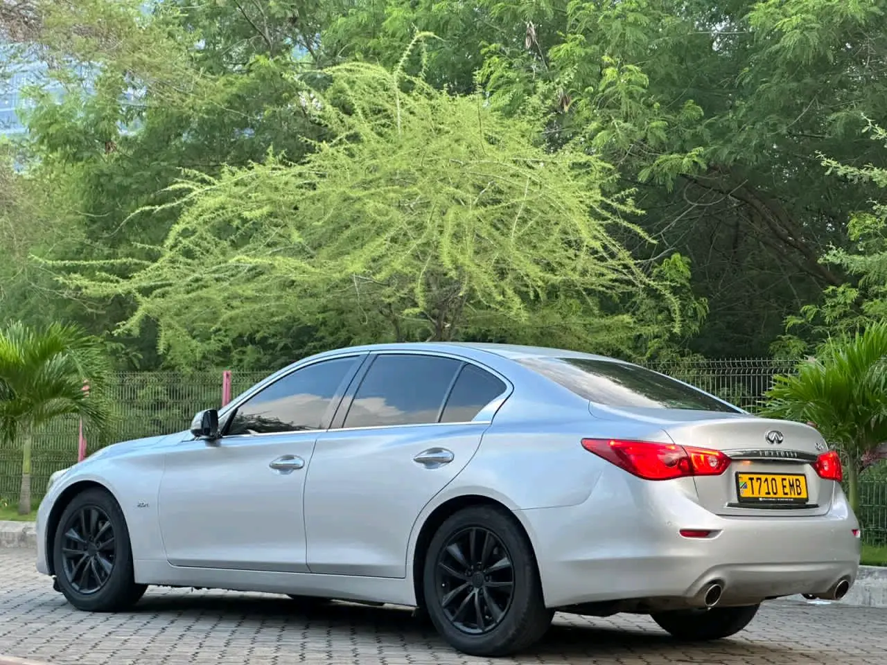 2014 Nissan Infiniti Q50 thumbnail 3