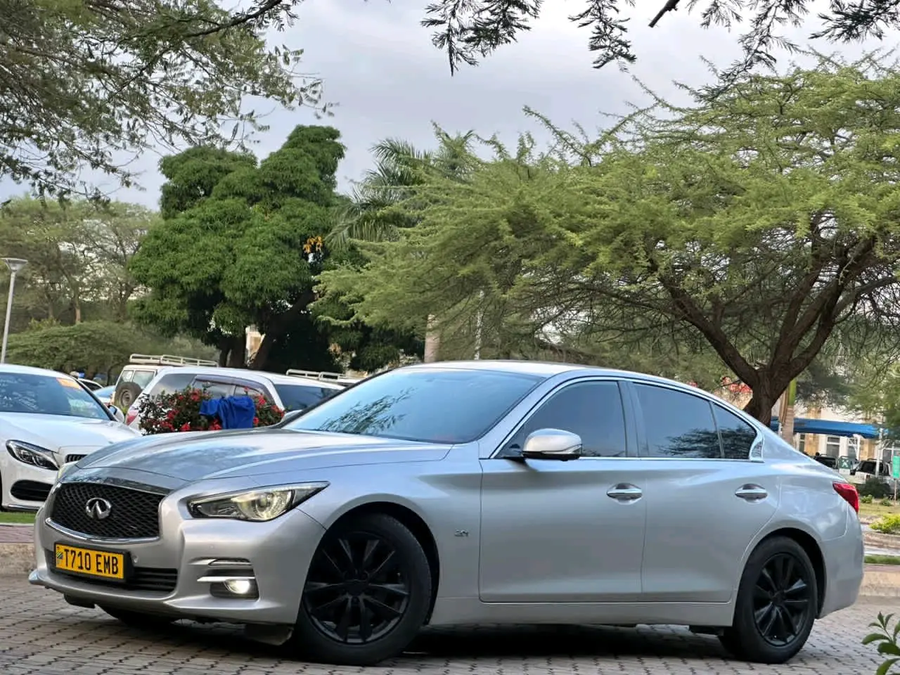 2014 Nissan Infiniti Q50 thumbnail 4