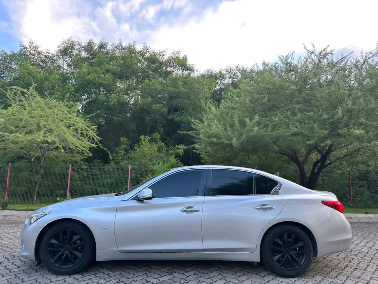 2014 Nissan Infiniti Q50 thumbnail 6