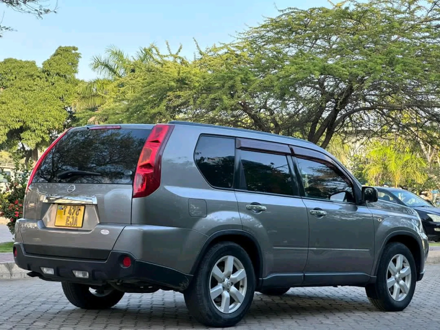 Nissan X-Trail SUV 2010, 1990cc, Exchange Allowed thumbnail 2