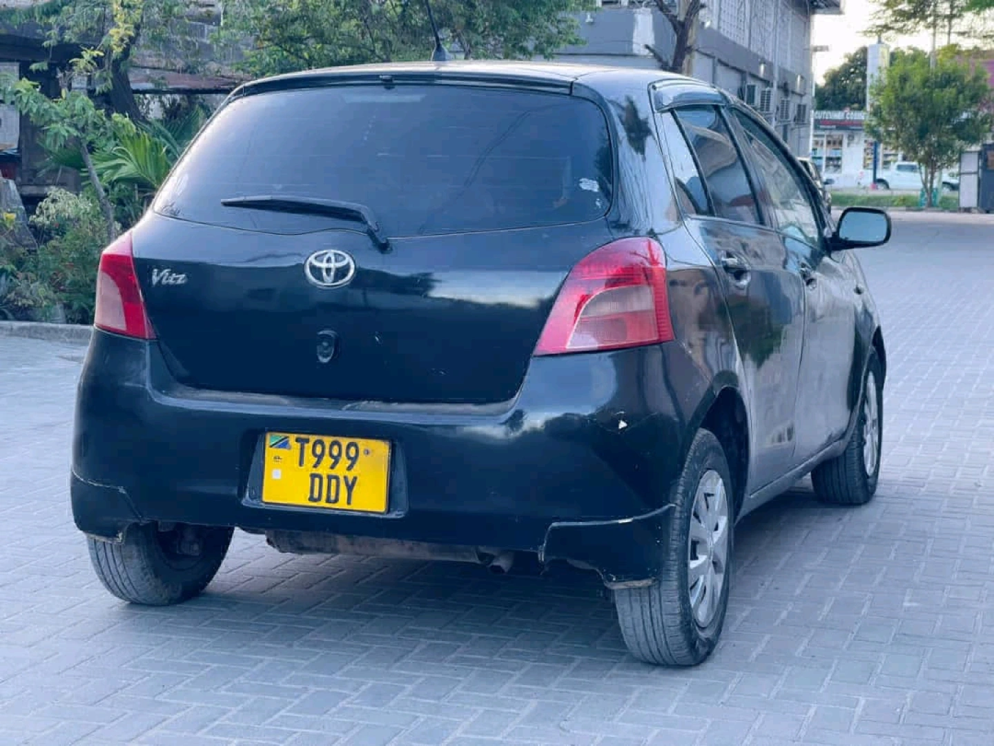 Toyota Vitz New Model (Black) thumbnail 3