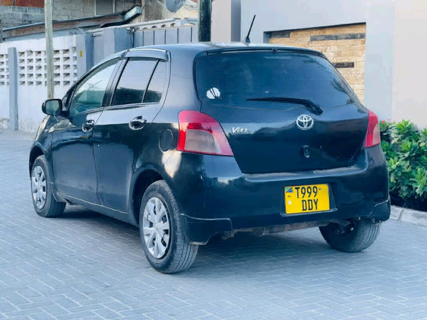 Toyota Vitz New Model (Black) thumbnail 4
