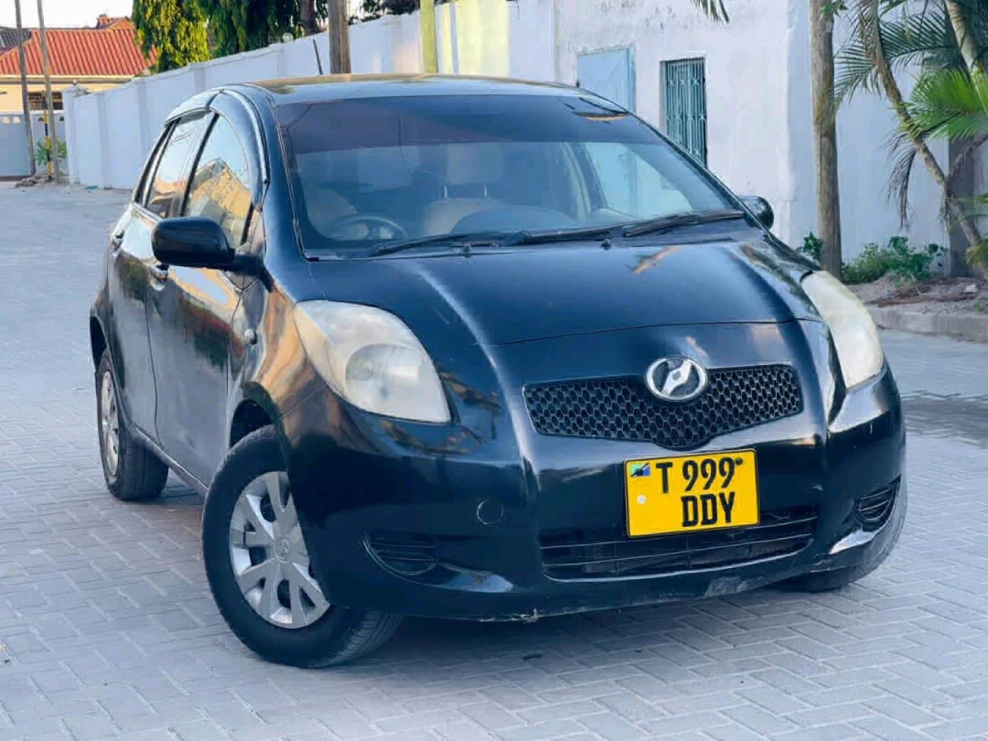 Toyota Vitz New Model (Black) thumbnail 8