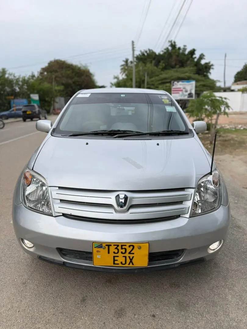 Toyota Ist Silver for Sale in Dodoma