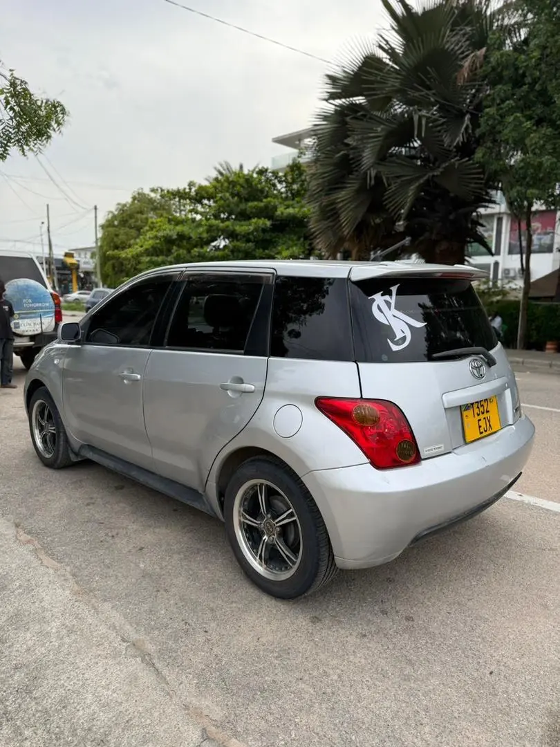 Toyota Ist Silver for Sale in Dodoma thumbnail 3