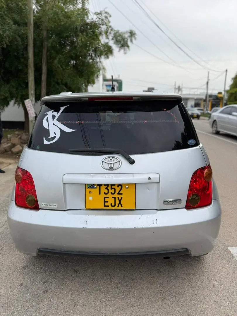 Toyota Ist Silver for Sale in Dodoma thumbnail 5