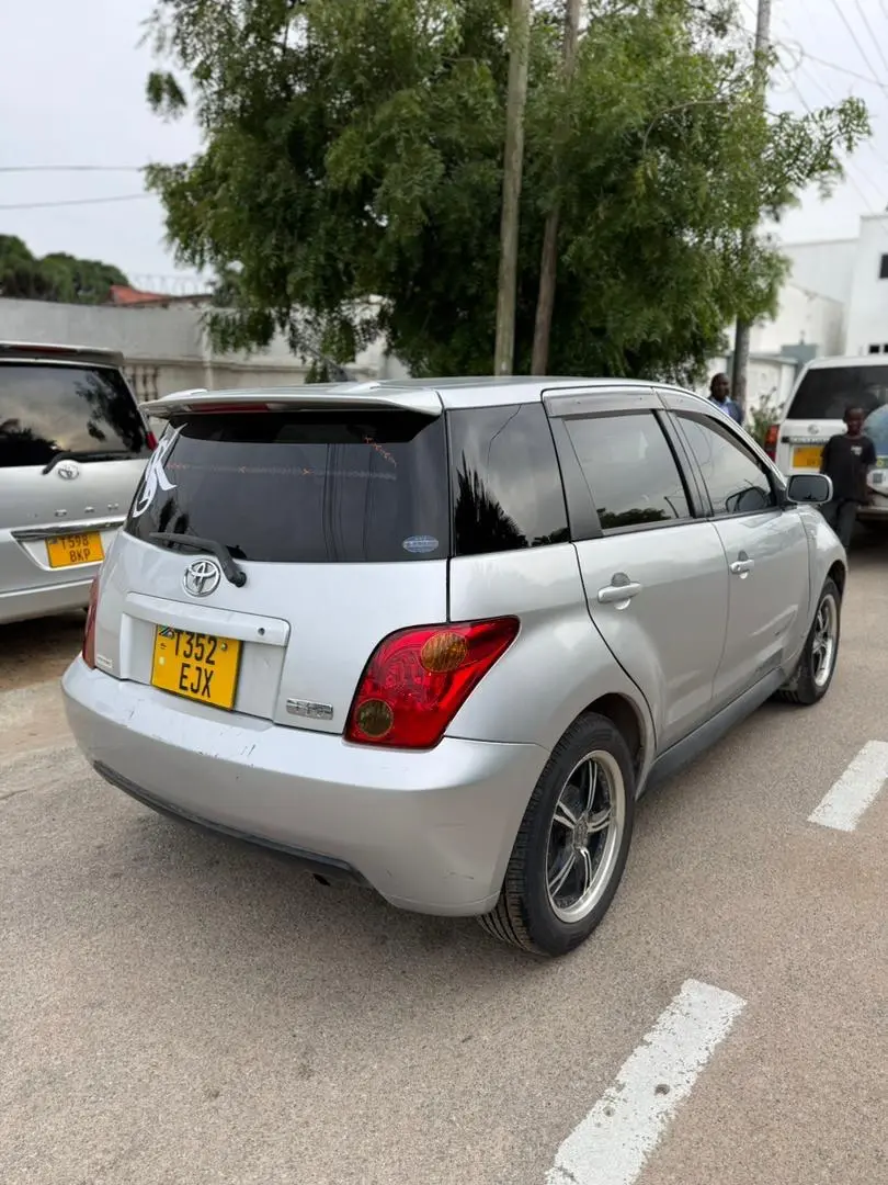 Toyota Ist Silver for Sale in Dodoma thumbnail 6