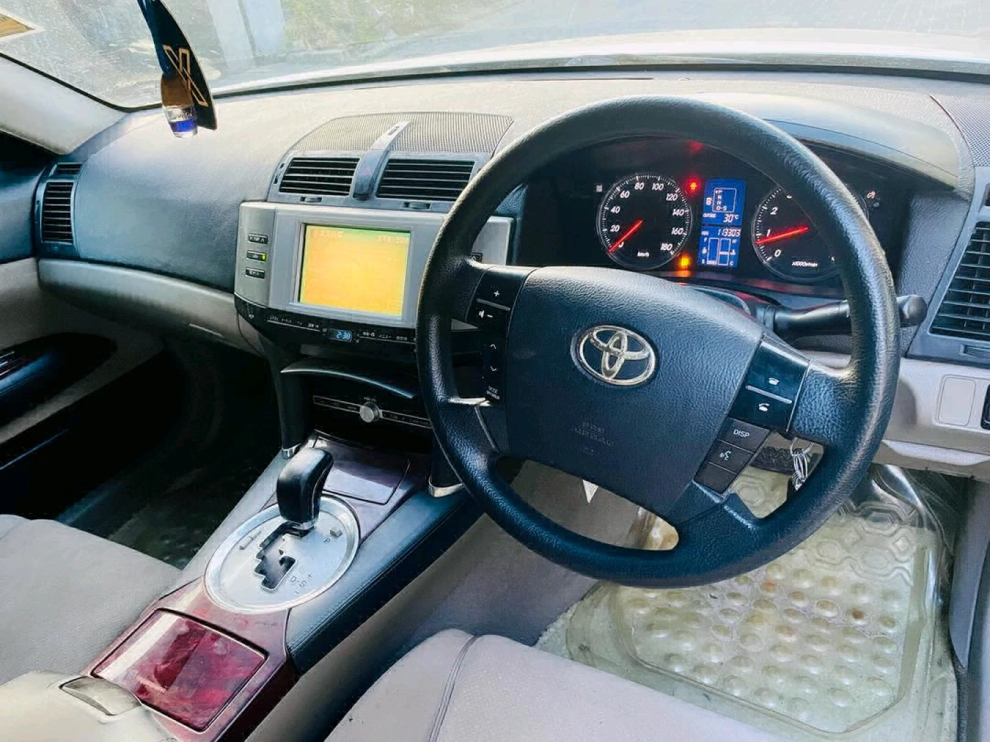Toyota Mark X 2004 Sedan (Silver) thumbnail 2