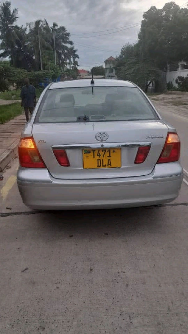 Toyota Premio Silver Car thumbnail 2