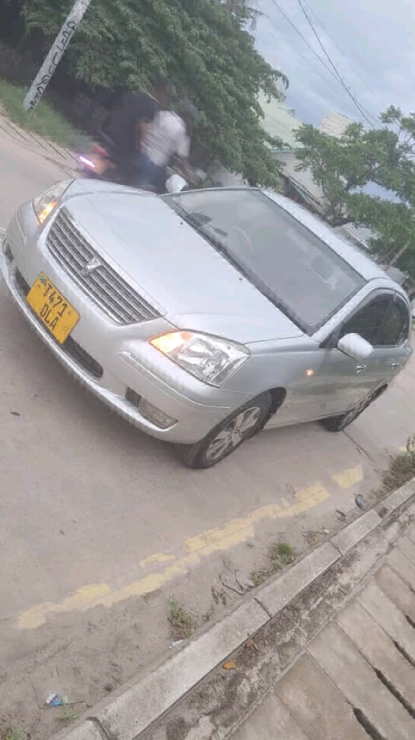 Toyota Premio Silver Car thumbnail 4
