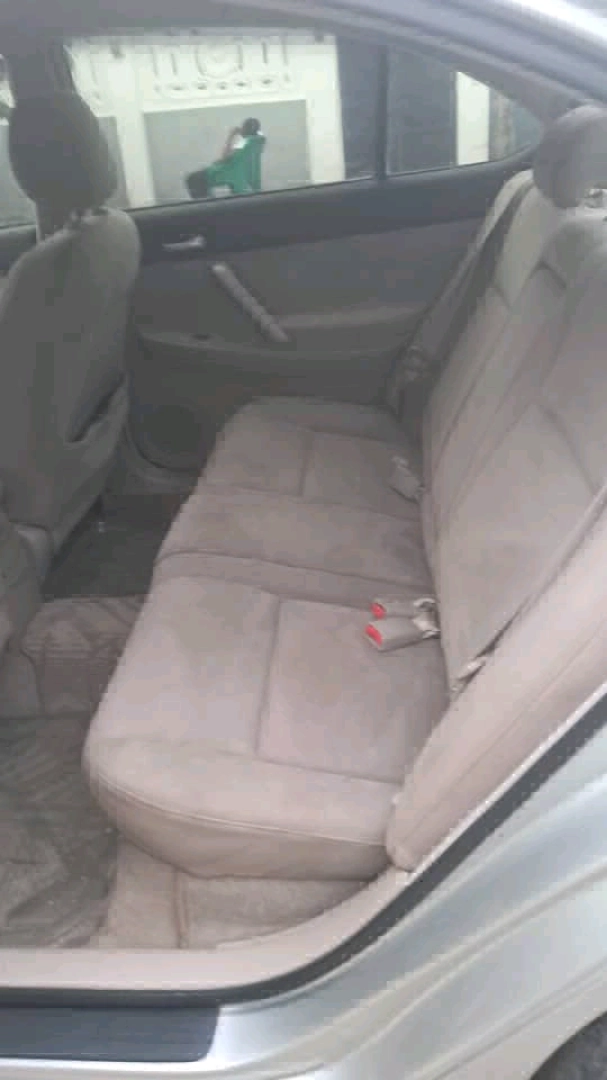 Toyota Premio Silver Car thumbnail 8