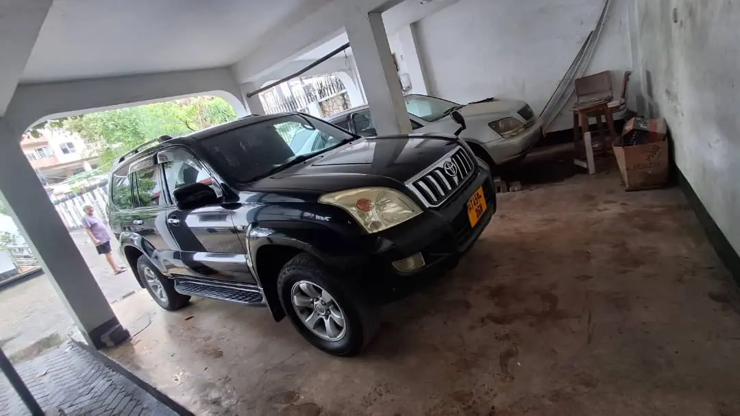 Toyota Land Cruiser Prado 120 thumbnail 2