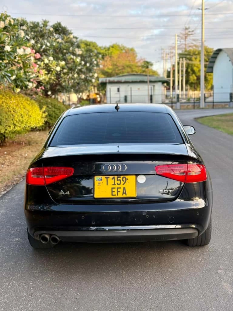 Black Audi A4 Sedan 2014 Model thumbnail 7