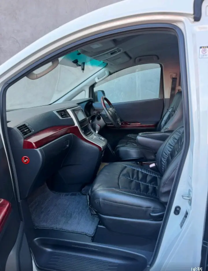 Toyota Alphard thumbnail 2