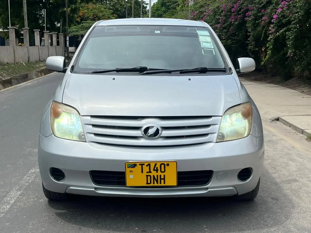 Toyota Ist 2006 Silver - 1290cc