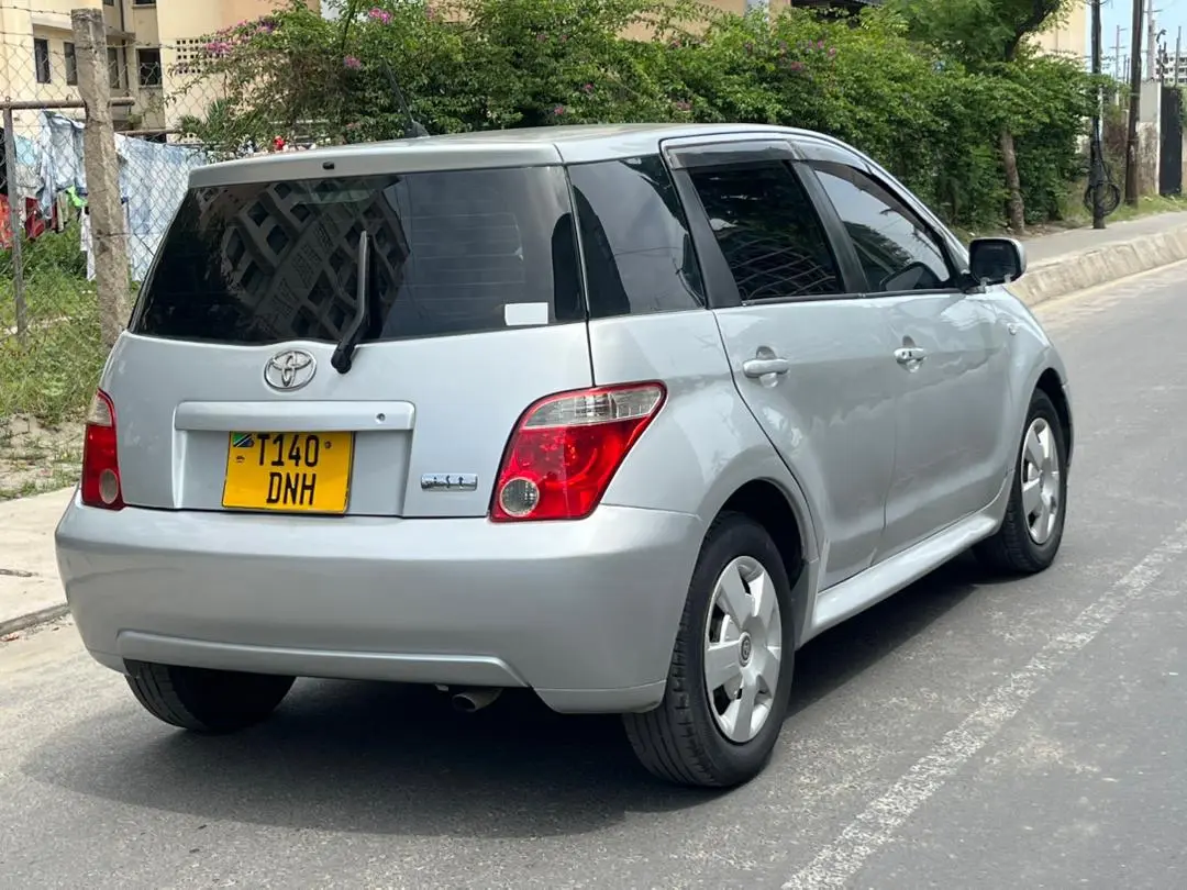 Toyota Ist 2006 Silver - 1290cc thumbnail 4