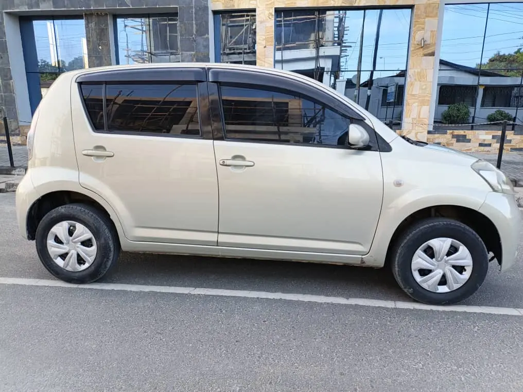 Toyota Ist 2006 Silver - 1290cc thumbnail 9