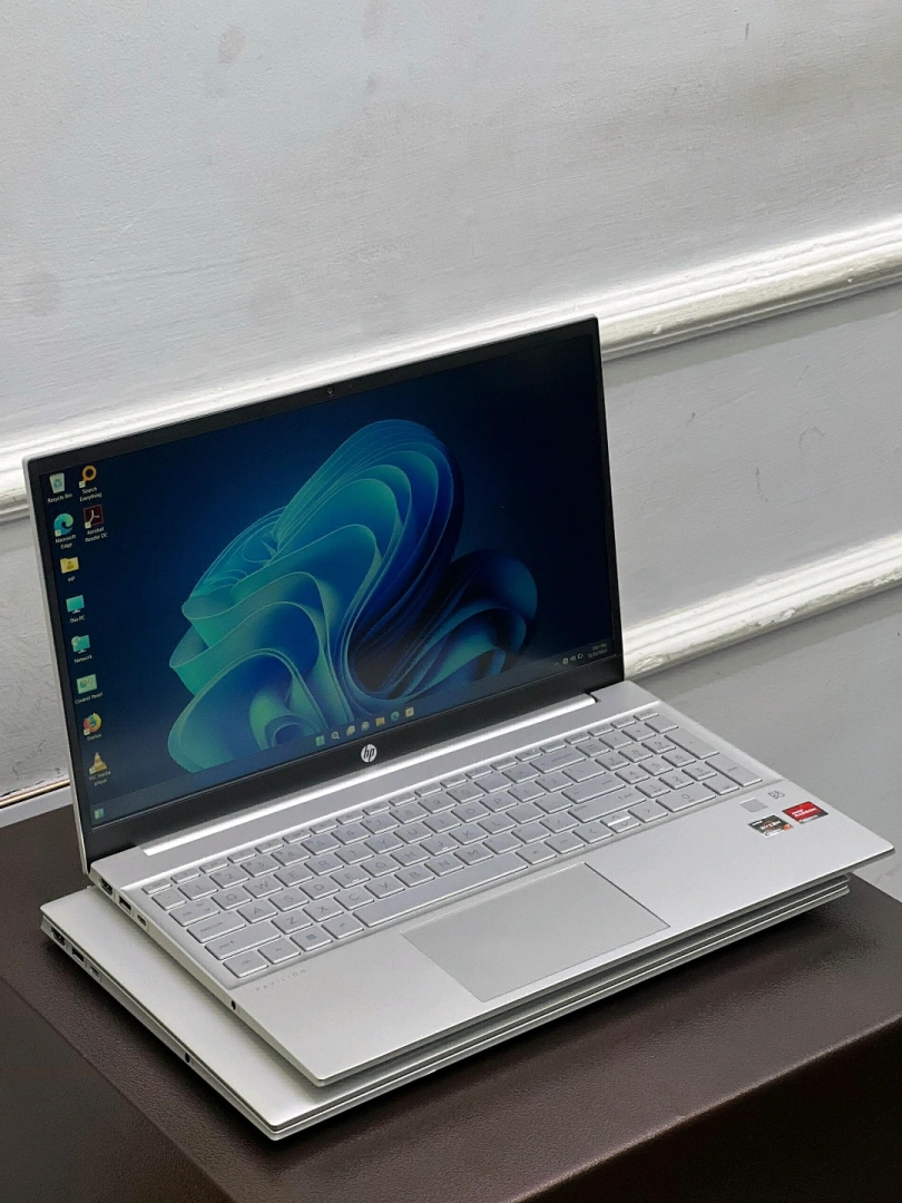HP Pavilion Laptop 15-EH1xx Ryzen 7 16GB/512GB SSD thumbnail 2