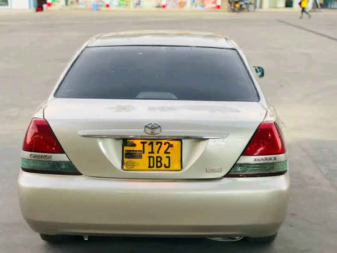 Toyota Mark II Grande GX115 thumbnail 2