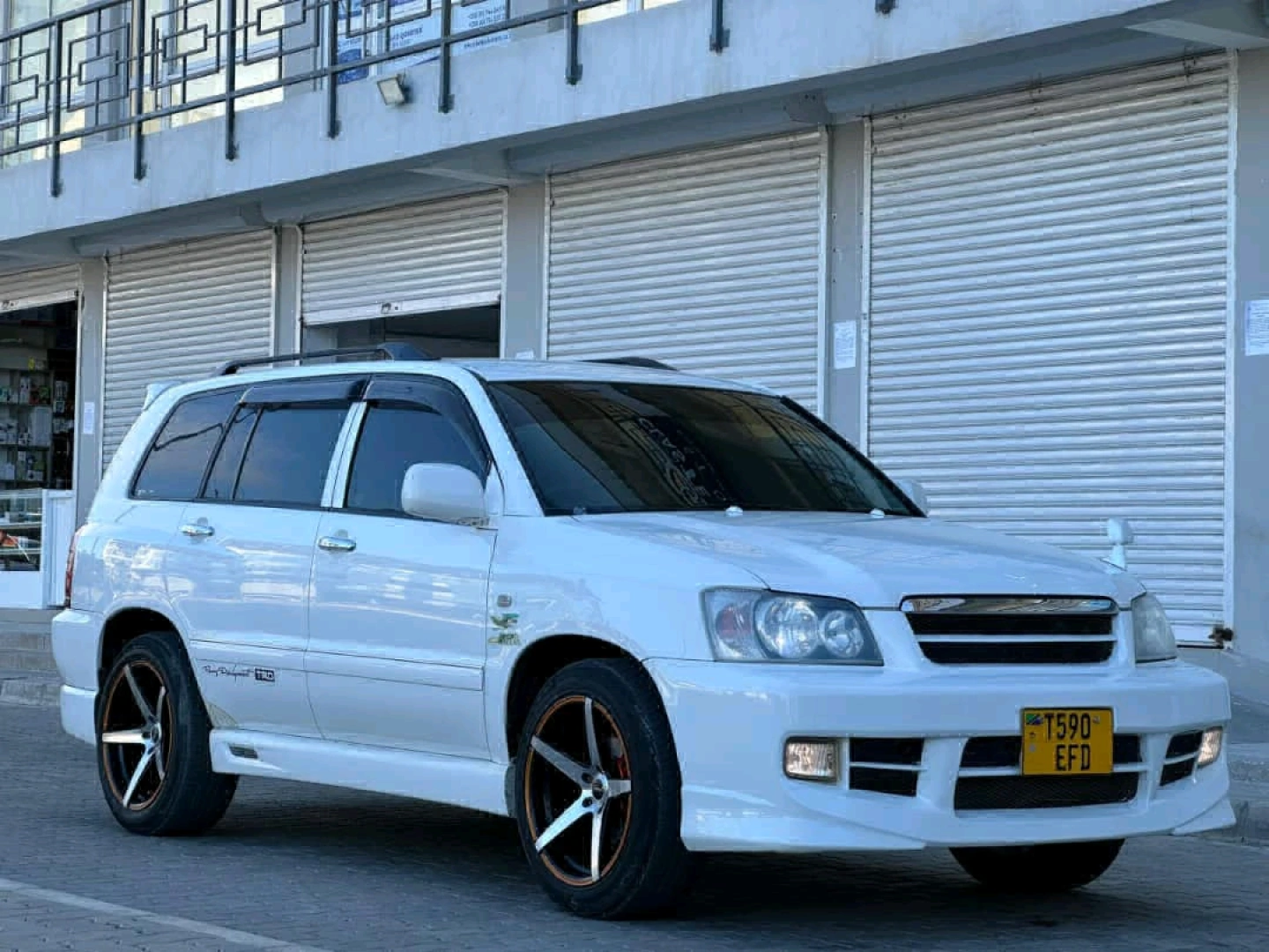 Toyota Kluger 2003 Automatic SUV (Low Mileage) thumbnail 3
