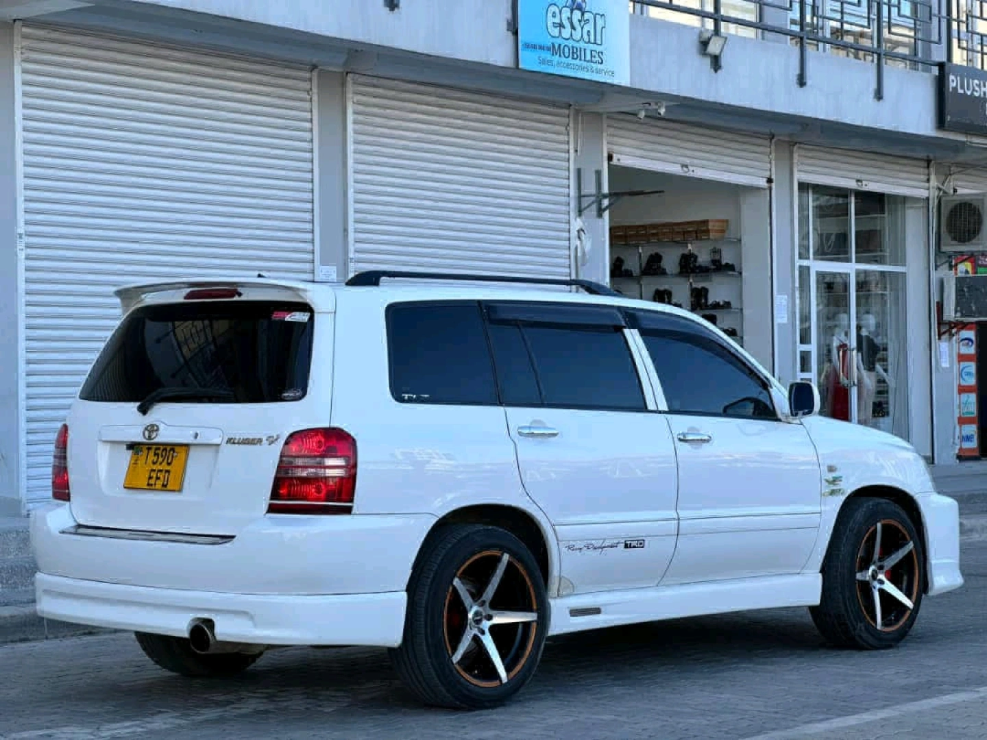 Toyota Kluger 2003 Automatic SUV (Low Mileage) thumbnail 4