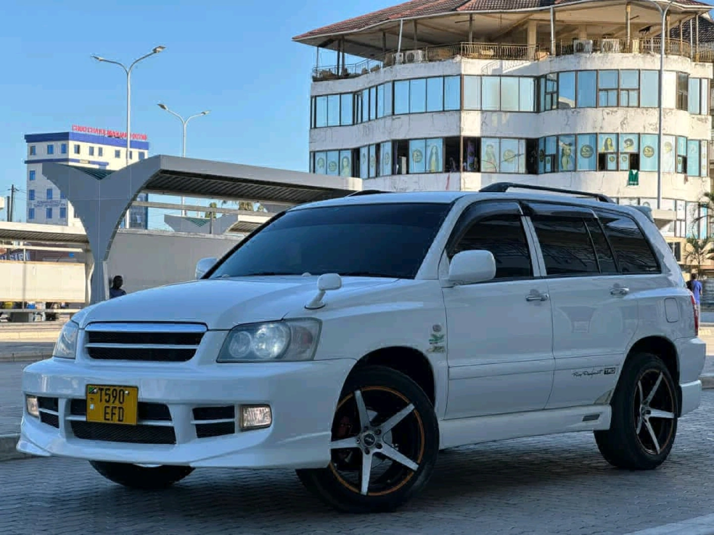 Toyota Kluger 2003 Automatic SUV (Low Mileage) thumbnail 5