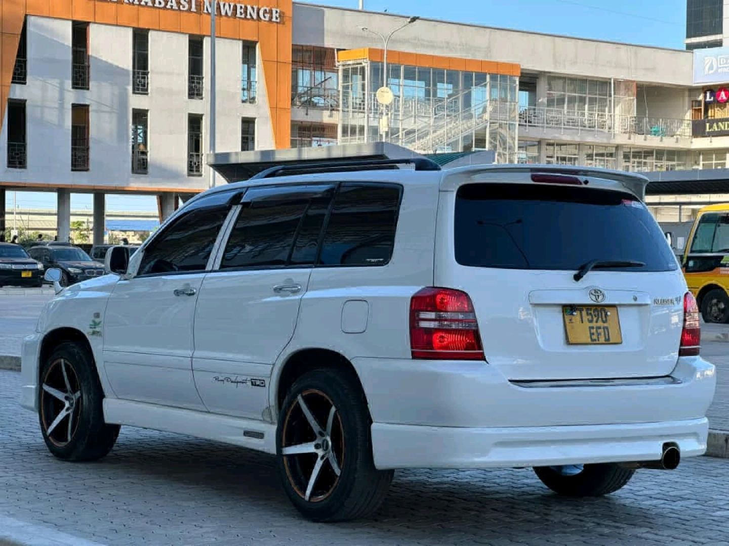 Toyota Kluger 2003 Automatic SUV (Low Mileage) thumbnail 6