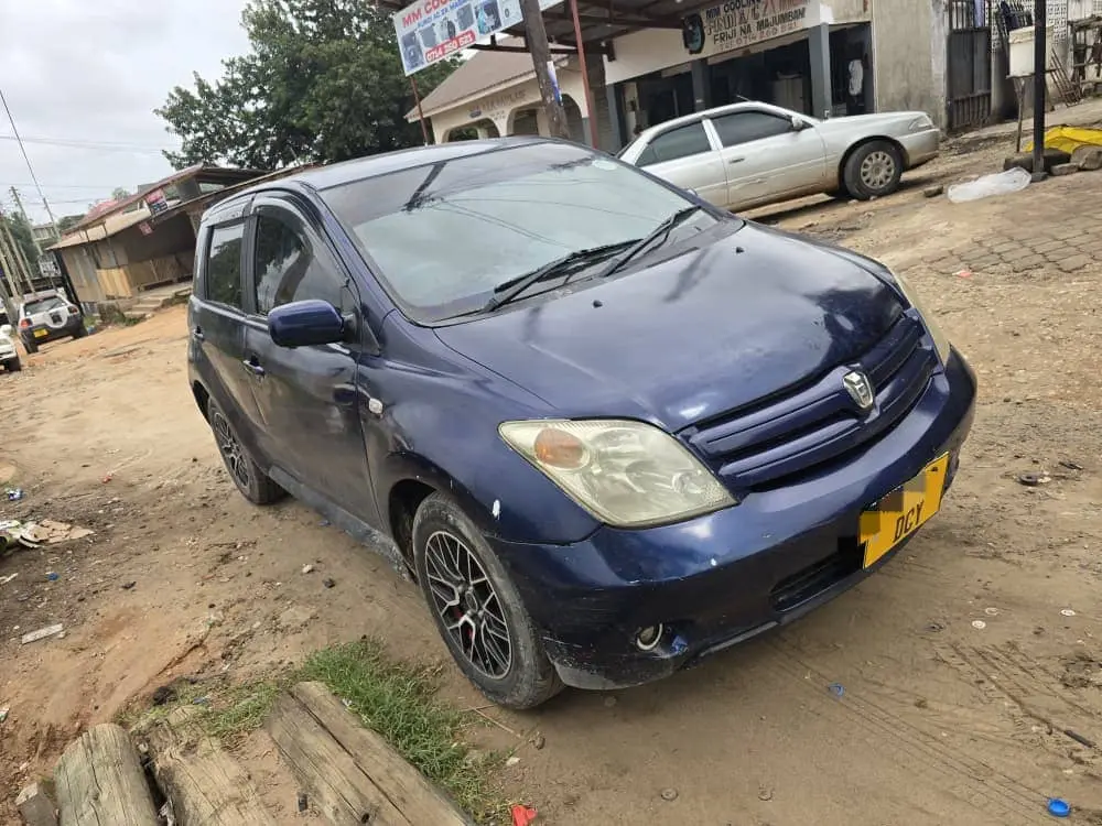 Used Dark Blue Toyota Ist for Sale
