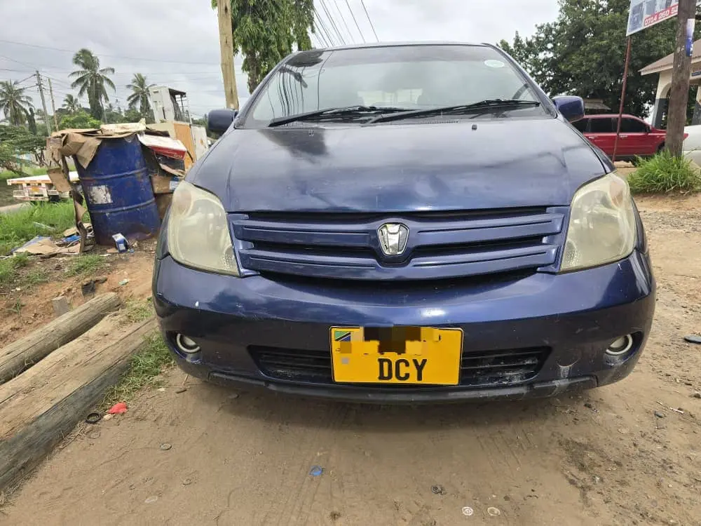 Used Dark Blue Toyota Ist for Sale thumbnail 2