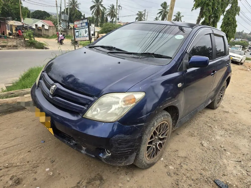 Used Dark Blue Toyota Ist for Sale thumbnail 3