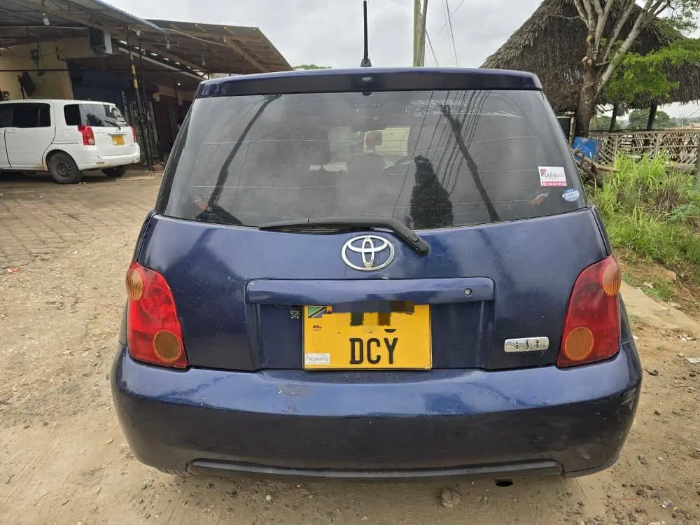 Used Dark Blue Toyota Ist for Sale thumbnail 4