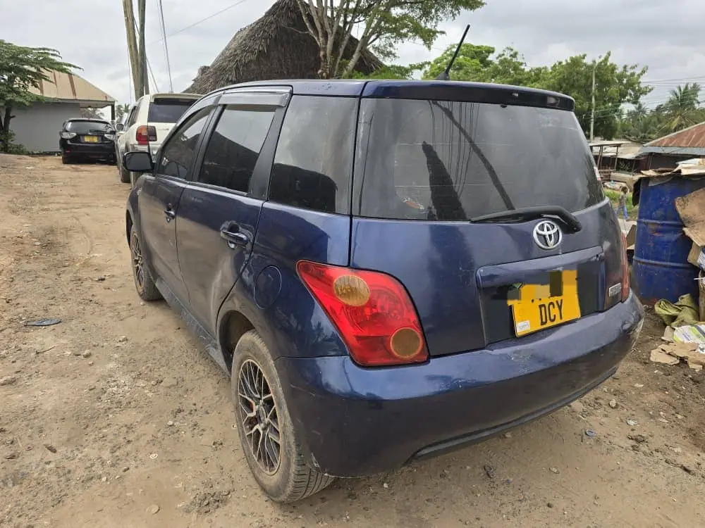 Used Dark Blue Toyota Ist for Sale thumbnail 5