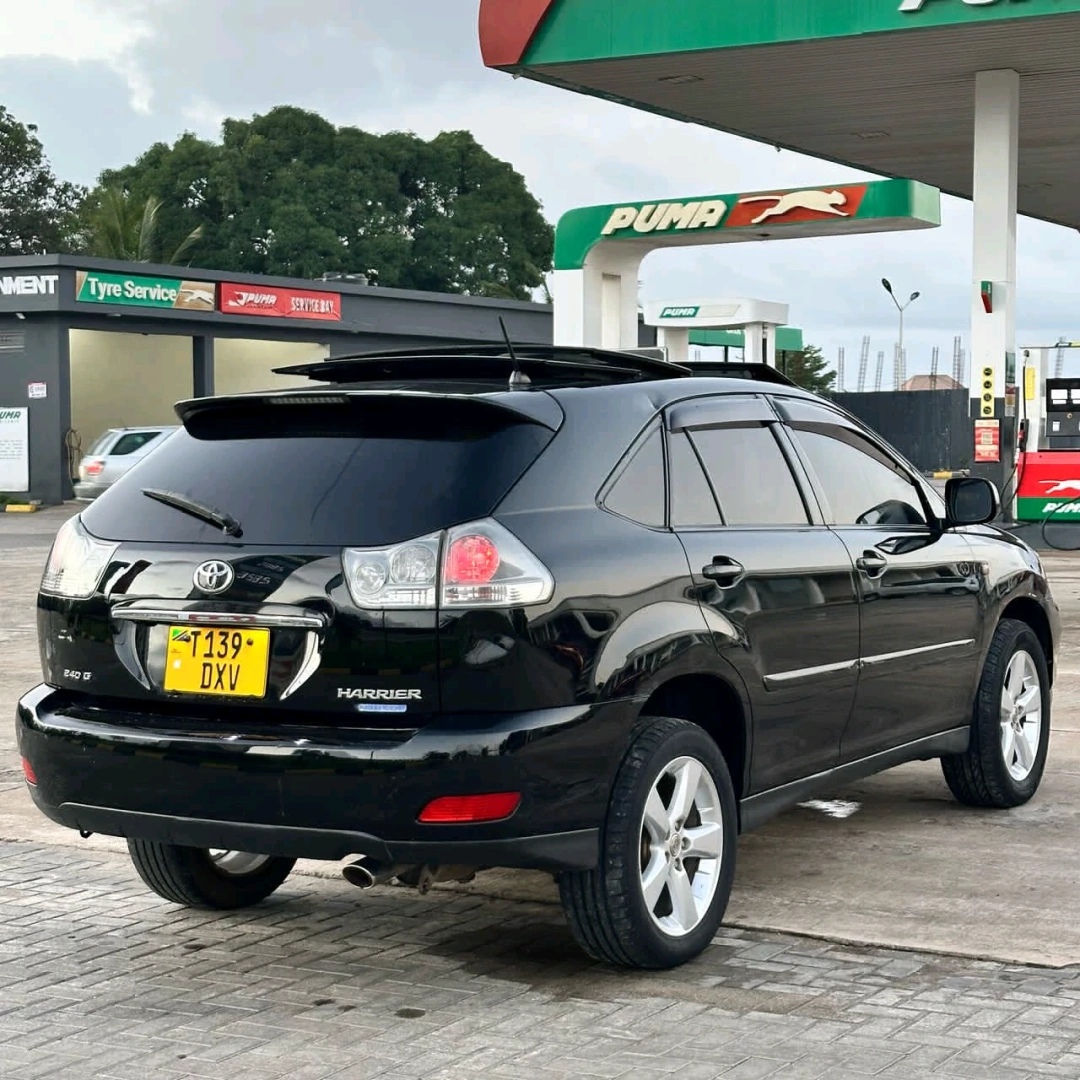 Black Toyota Harrier 2005 SUV (Reg DXV) thumbnail 2