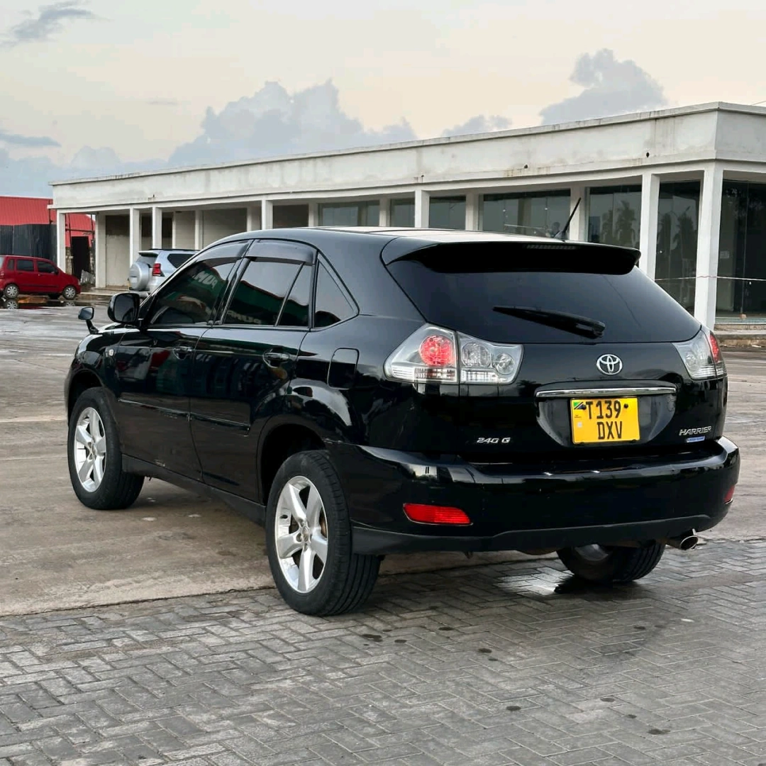 Black Toyota Harrier 2005 SUV (Reg DXV) thumbnail 3