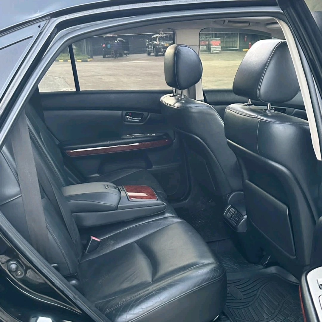 Black Toyota Harrier 2005 SUV (Reg DXV) thumbnail 5