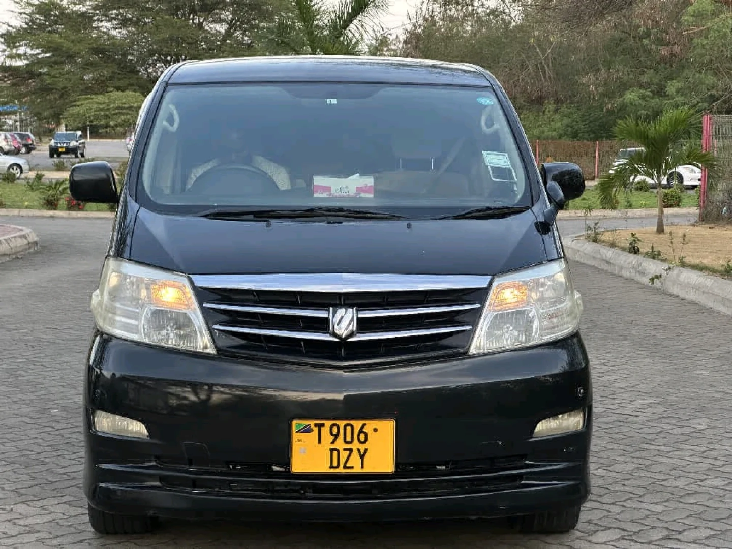 Toyota Alphard Minivan 2006 T906 DZY
