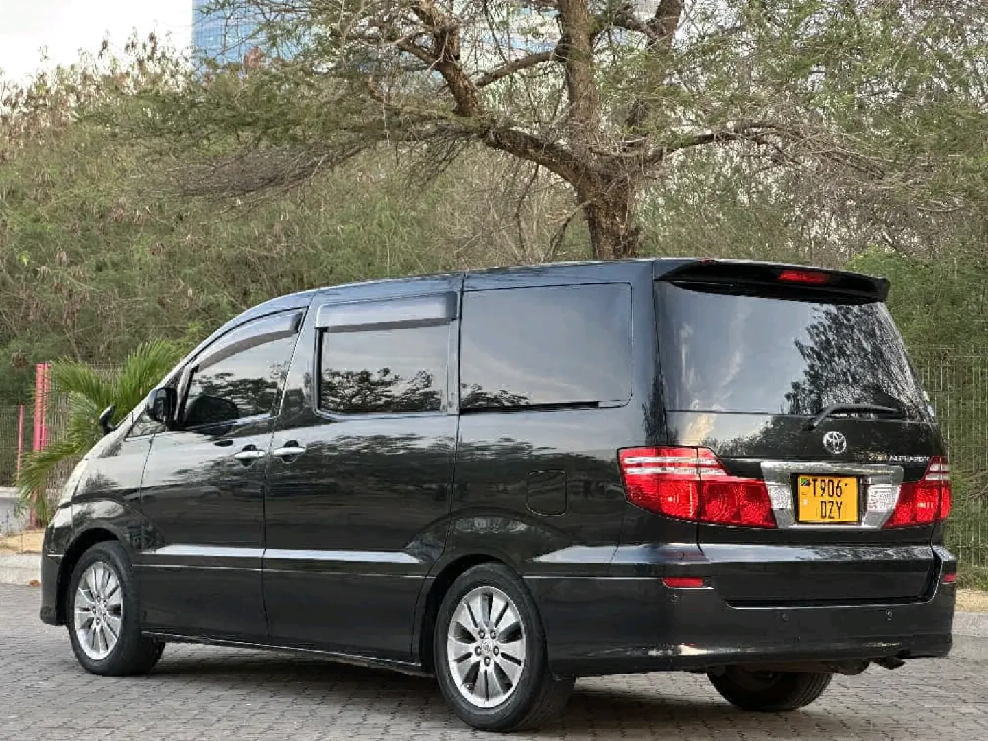 Toyota Alphard Minivan 2006 T906 DZY thumbnail 4