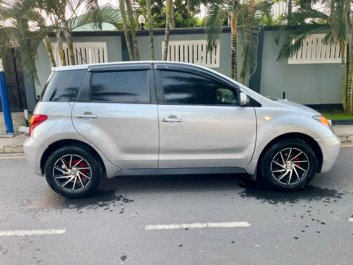 Toyota Ist 2004 Silver (1290cc) - Well Maintained thumbnail 3