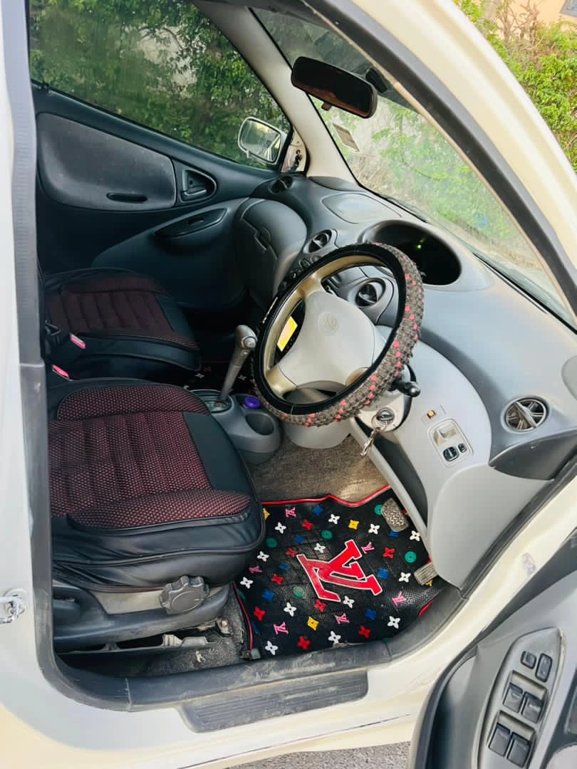 Toyota Vitz 2000 Model Low Mileage thumbnail 7