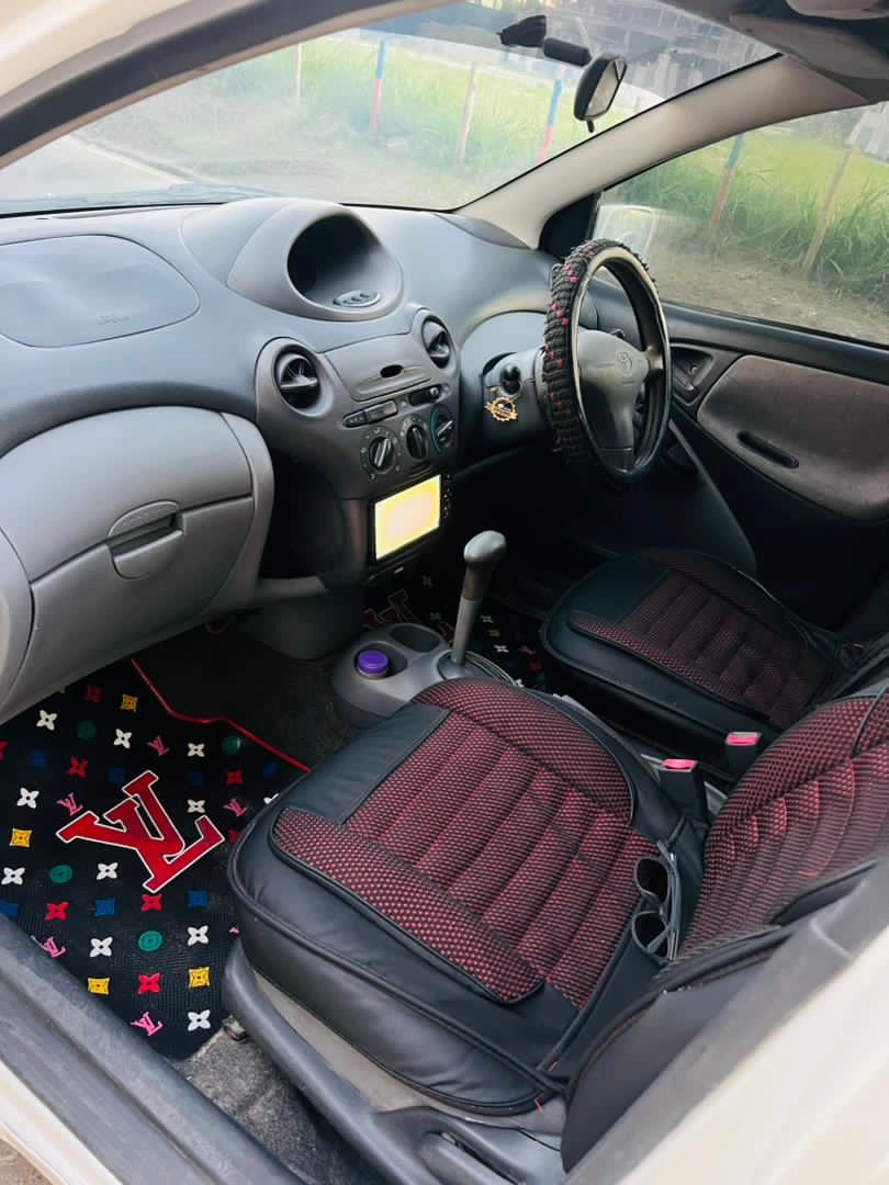 Toyota Vitz 2000 Model Low Mileage thumbnail 8
