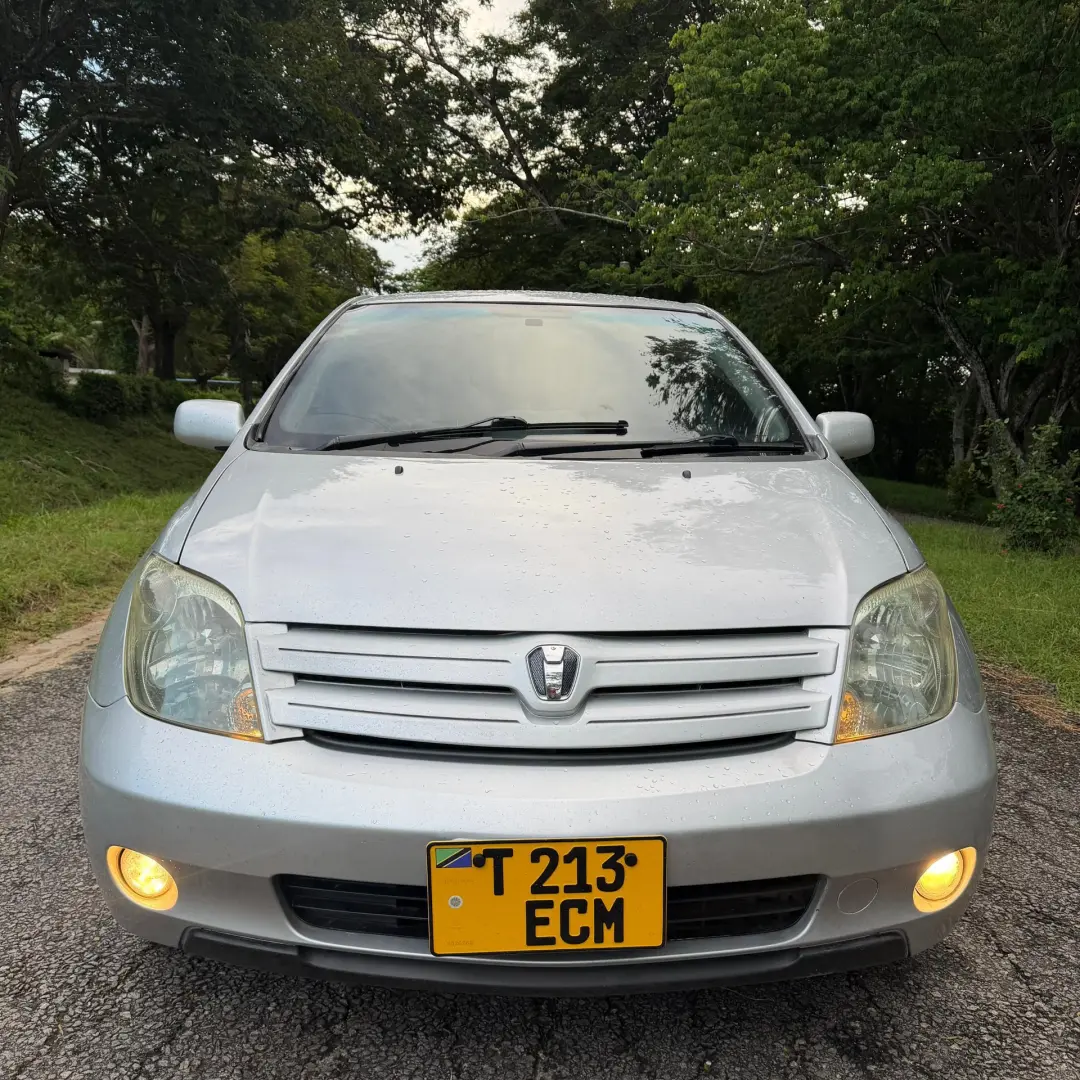 Toyota Ist 2004