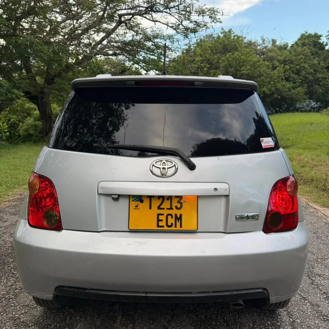 Toyota Ist 2004 thumbnail 2