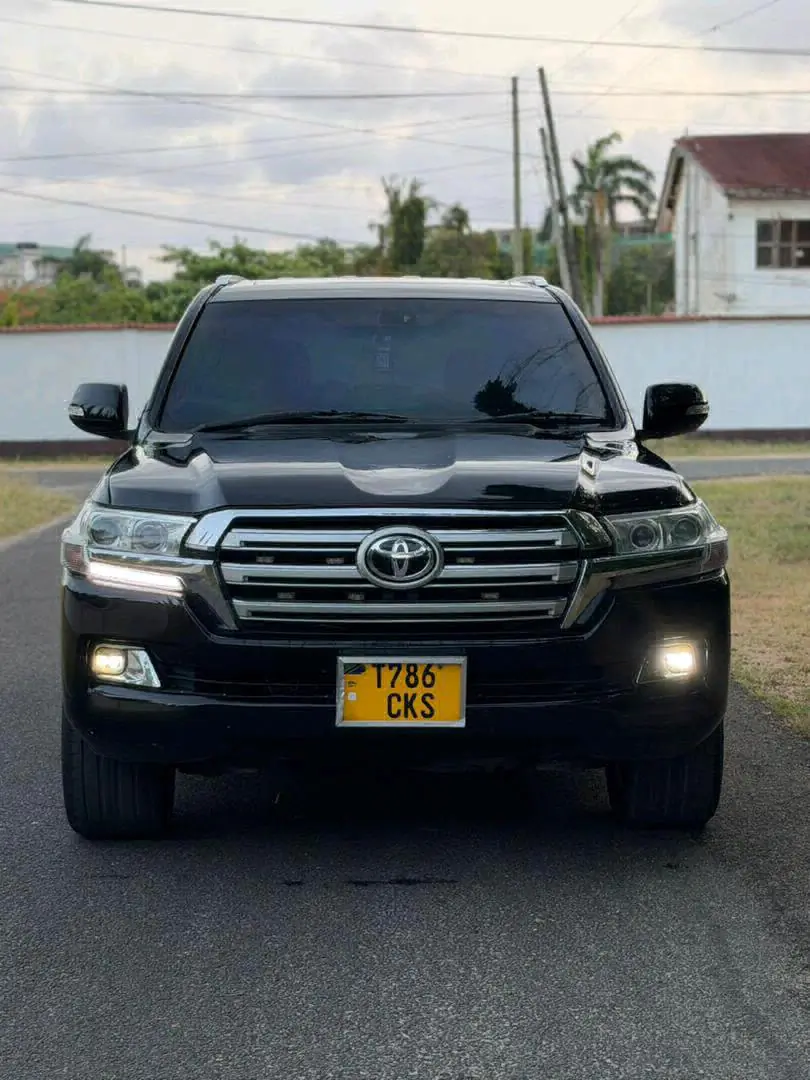 2014 Toyota Land Cruiser VXR V8 Diesel