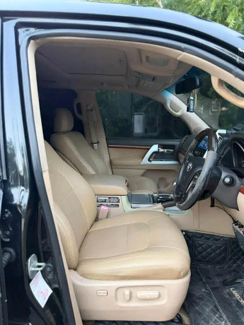 2014 Toyota Land Cruiser VXR V8 Diesel thumbnail 4